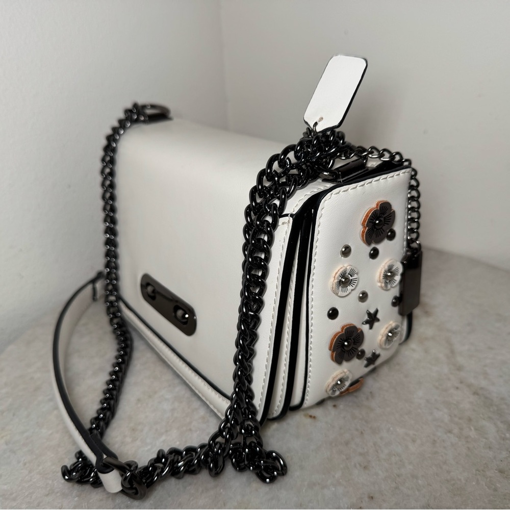 Elegant White Floral Chain Bag